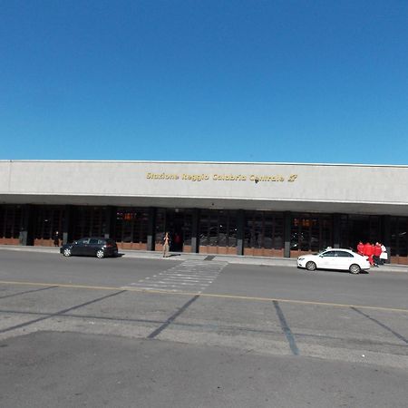 Central House Реджо ди Калабрия Екстериор снимка