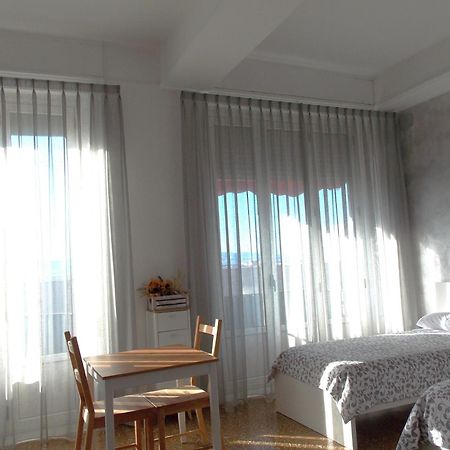 Central House Реджо ди Калабрия Екстериор снимка