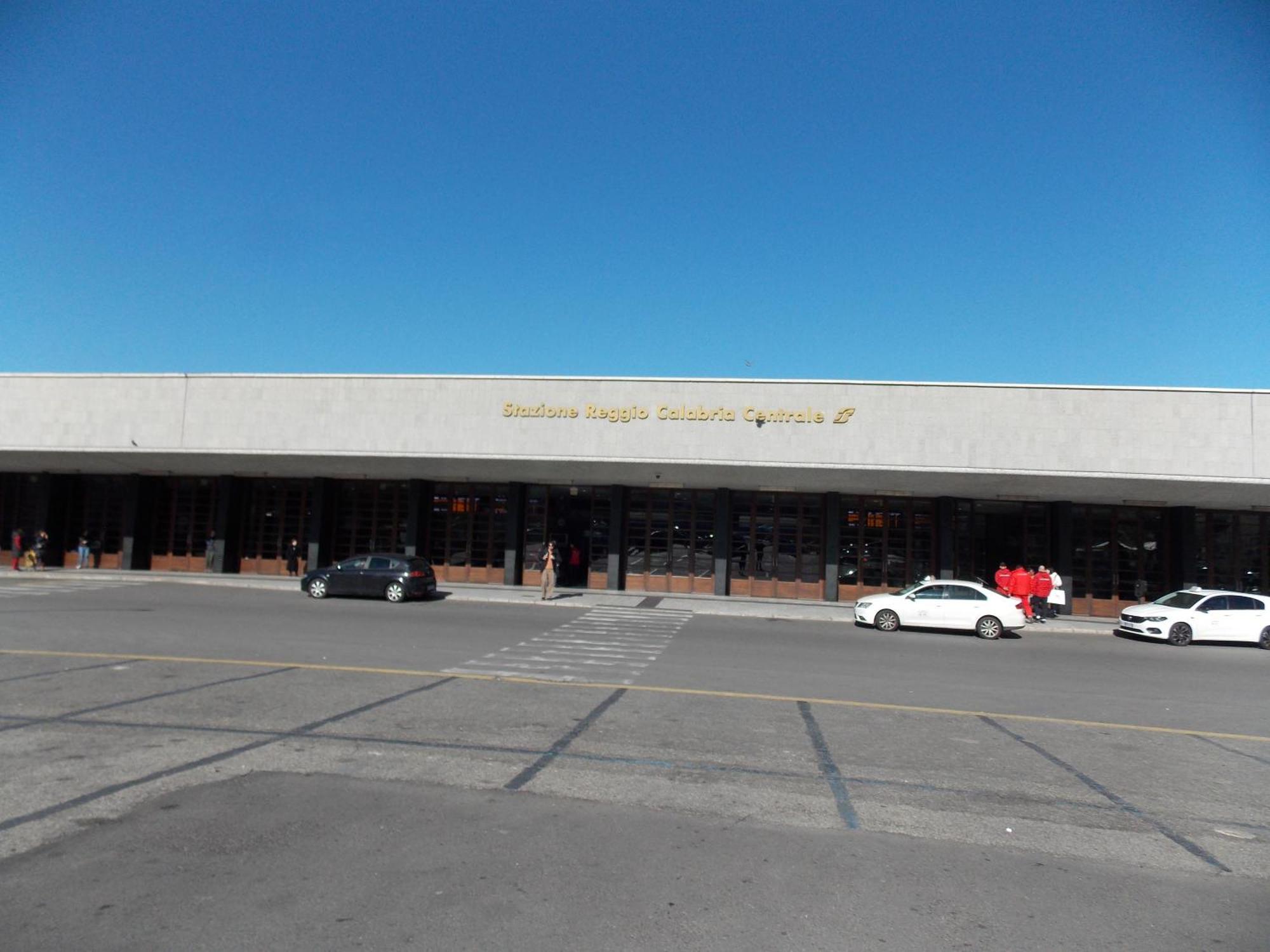 Central House Реджо ди Калабрия Екстериор снимка